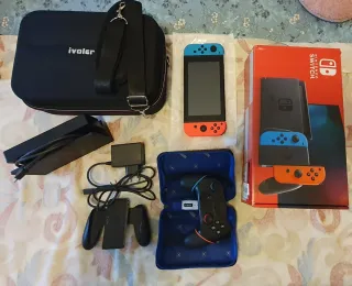 Nintendo Switch + Custodia