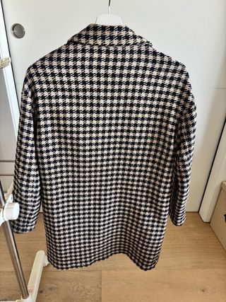 Chaqueta Stradivarius cuadros beige y negro