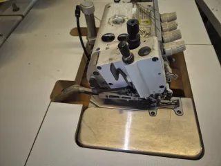 Máquina Overlock Doble Arrastre Cortahilos