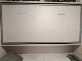 Cama abatible y cama fija, con tres cajones