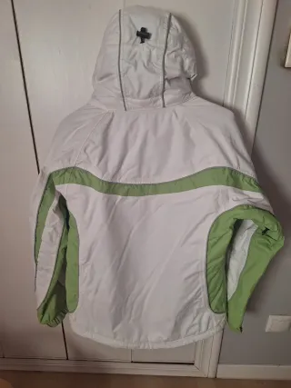 Cazadora de nieve blanca y verde