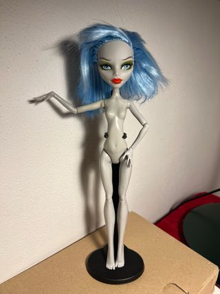 Monster High Ghoulia Yelps Skull Shores