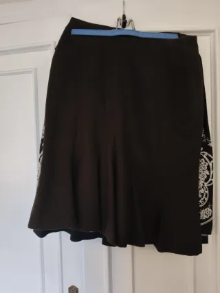 Falda marrón oscura