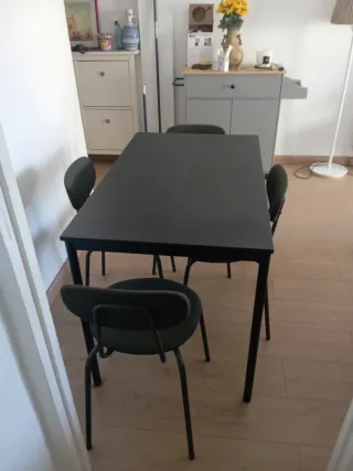 Mesa y 4 sillas comedor Ikea