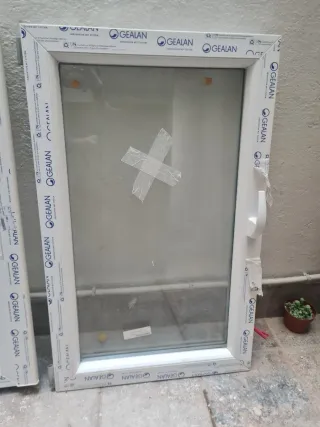 Ventana Gealan oscilobatiente con persiana