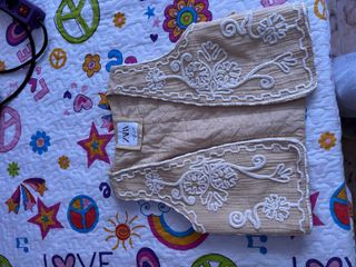 Chaleco Zara Niña Beige Bordado