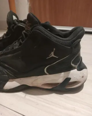 Zapatillas Jordan Negras y Blancas