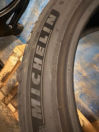 Neumáticos Michelin 235 45 18 (98V)