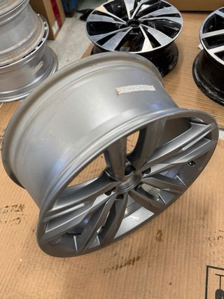 Llanta 3G0601025H 88Z