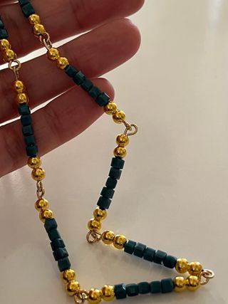 Collar de cuentas oro y verde