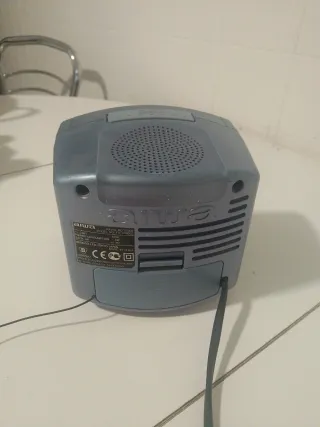 Radio despertador y reloj AIWA