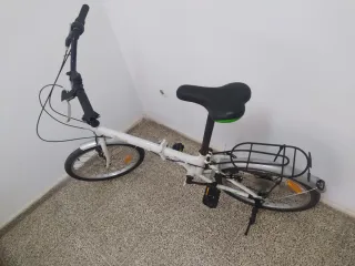 Bicicleta plegable blanca