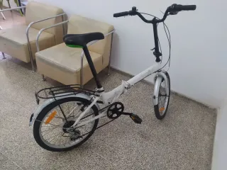 Bicicleta plegable blanca