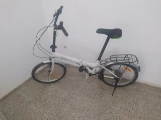 Bicicleta plegable blanca