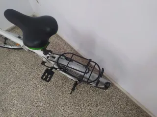 Bicicleta plegable blanca