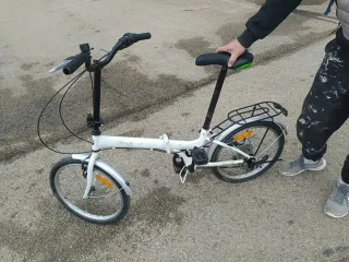 Bicicleta plegable blanca