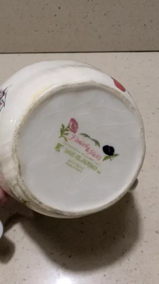 Juego de cerámica con jarra, bandejas y mantequill