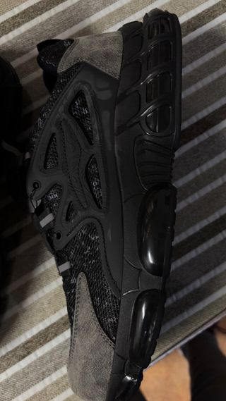 Zapatillas de seguridad negras y grises