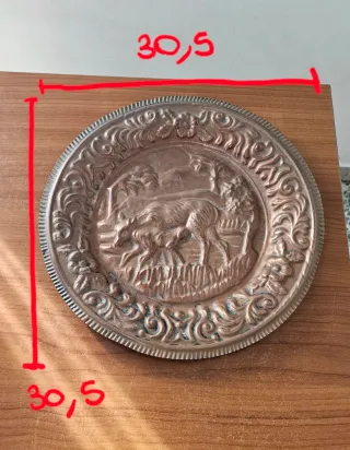 Piatto in rame decorato antico