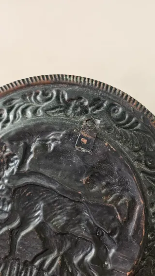 Piatto in rame decorato antico