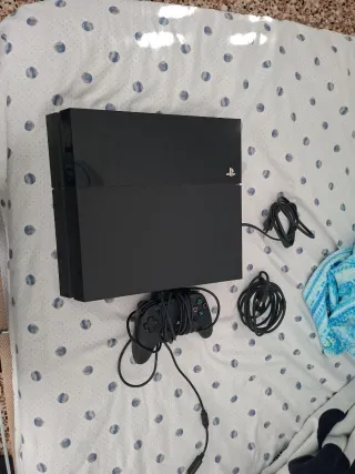 Ps4 Negra con mando NO inalámbrico