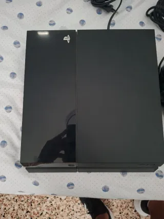 Ps4 Negra con mando NO inalámbrico