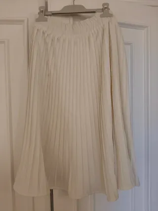 Conjunto blusa y falda plisada