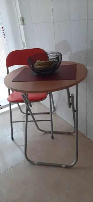 Mesa y Silla Auxiliar Plegable