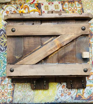 Colgador de llaves rústico de madera