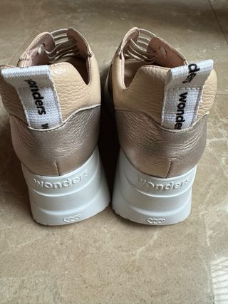 Zapatillas Wonders Beige y Dorado Talla 39