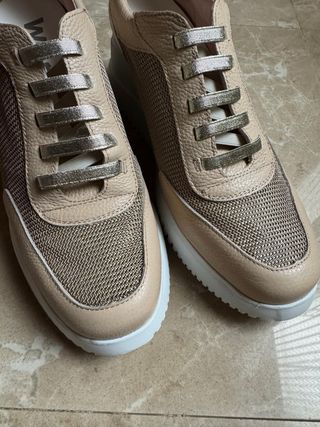 Zapatillas Wonders Beige y Dorado Talla 39