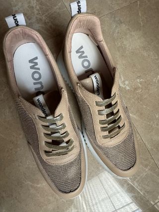 Zapatillas Wonders Beige y Dorado Talla 39