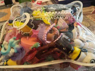 Lote de muñecos varios