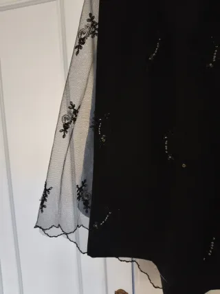 Falda negra con pedrería