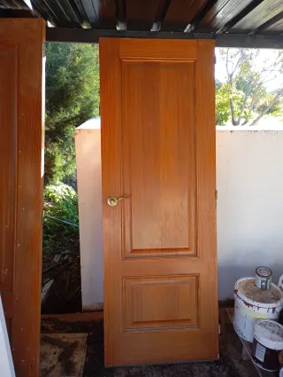 Puertas de madera maciza. 62.5 - 72.5 - 82.5
