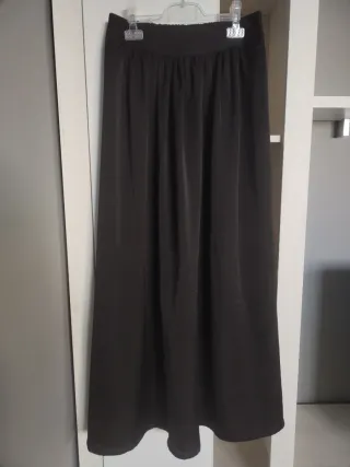 Falda larga satinada negra