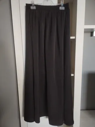 Falda larga satinada negra