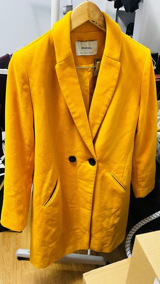 Abrigo Stradivarius Amarillo Talla L