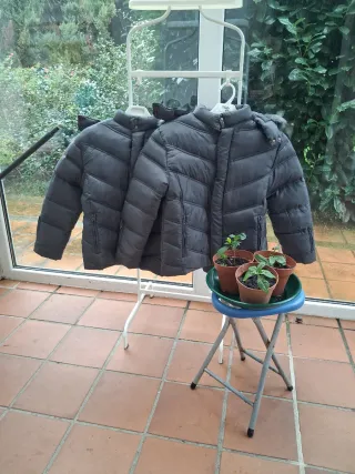 Plumíferos para gemelos gris, unisex y con capucha