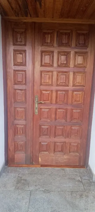 Puerta doble maciza de Pinotea