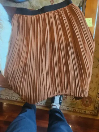 Falda plisada marrón talla S