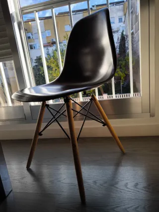 Sillas Diseño Réplica Marrones