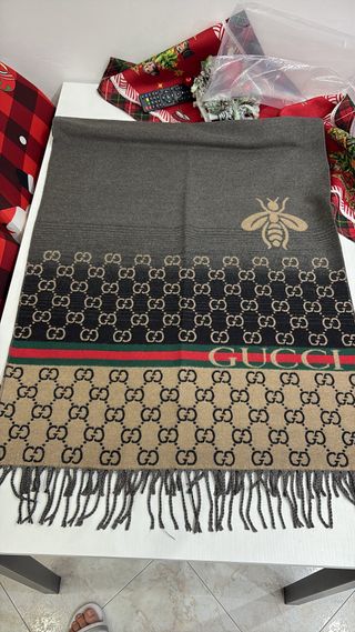 Sciarpa Gucci con ape e logo GG
