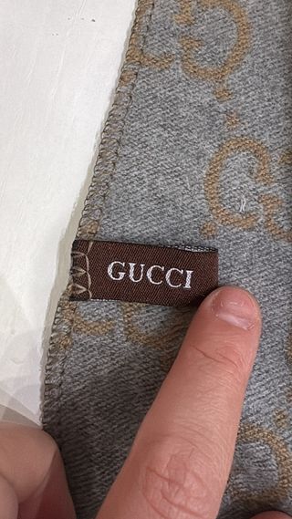 Sciarpa Gucci con ape e logo GG