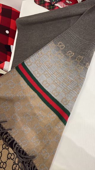 Sciarpa Gucci con ape e logo GG