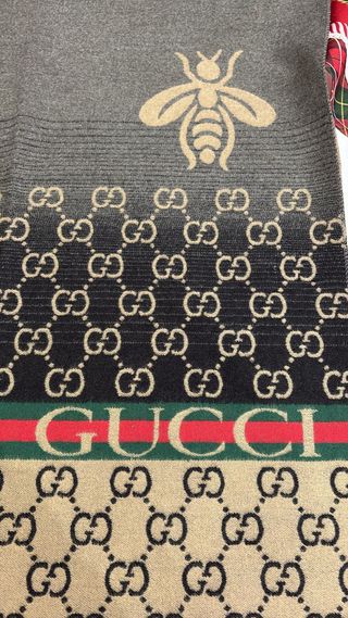 Sciarpa Gucci con ape e logo GG