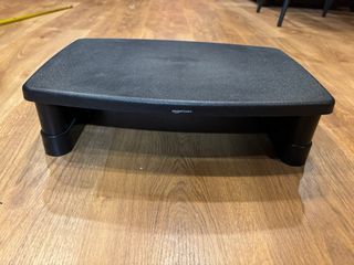 Soporte Elevador Monitor Amazon Basics Negro