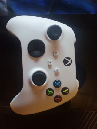 Xbox One con mando Xbox Series X