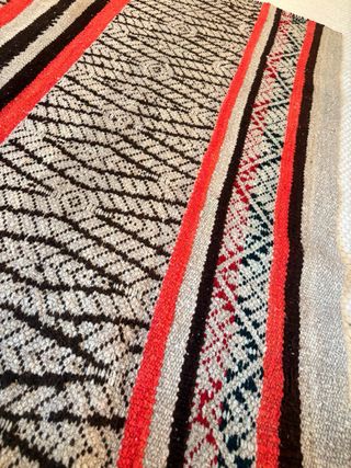 Alfombra hecha  a telar, 100% lana de oveja