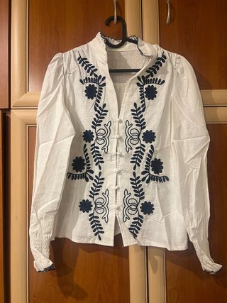 Blusas bordadas